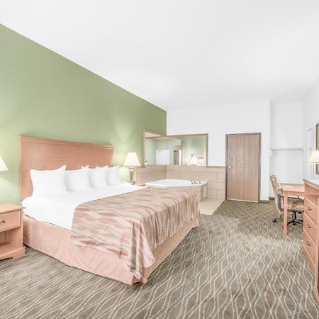 เบย์มอนต์ บาย วินด์แฮม เพียร์ซอล Hotel Pearsall ภายนอก รูปภาพ