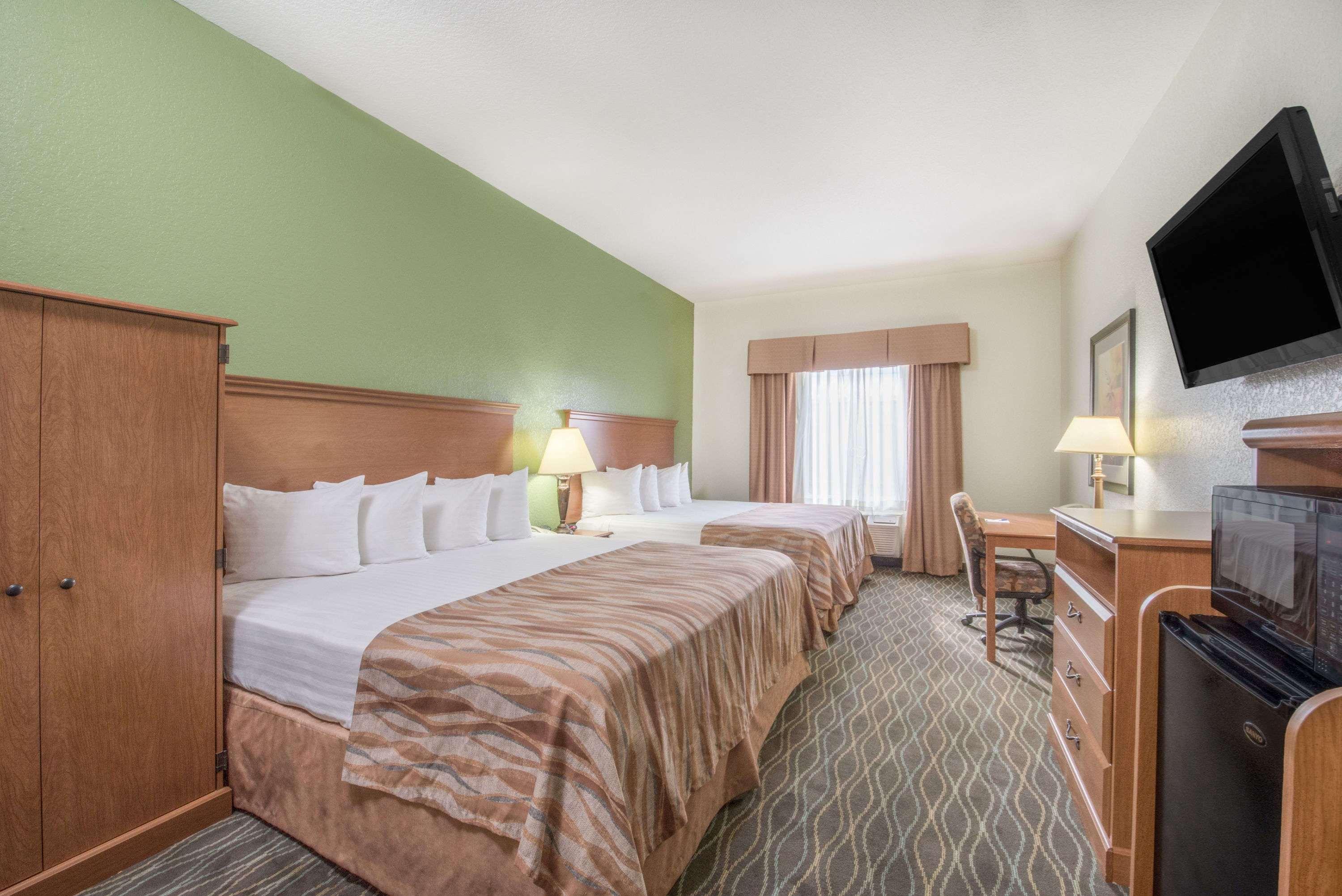 เบย์มอนต์ บาย วินด์แฮม เพียร์ซอล Hotel Pearsall ภายนอก รูปภาพ