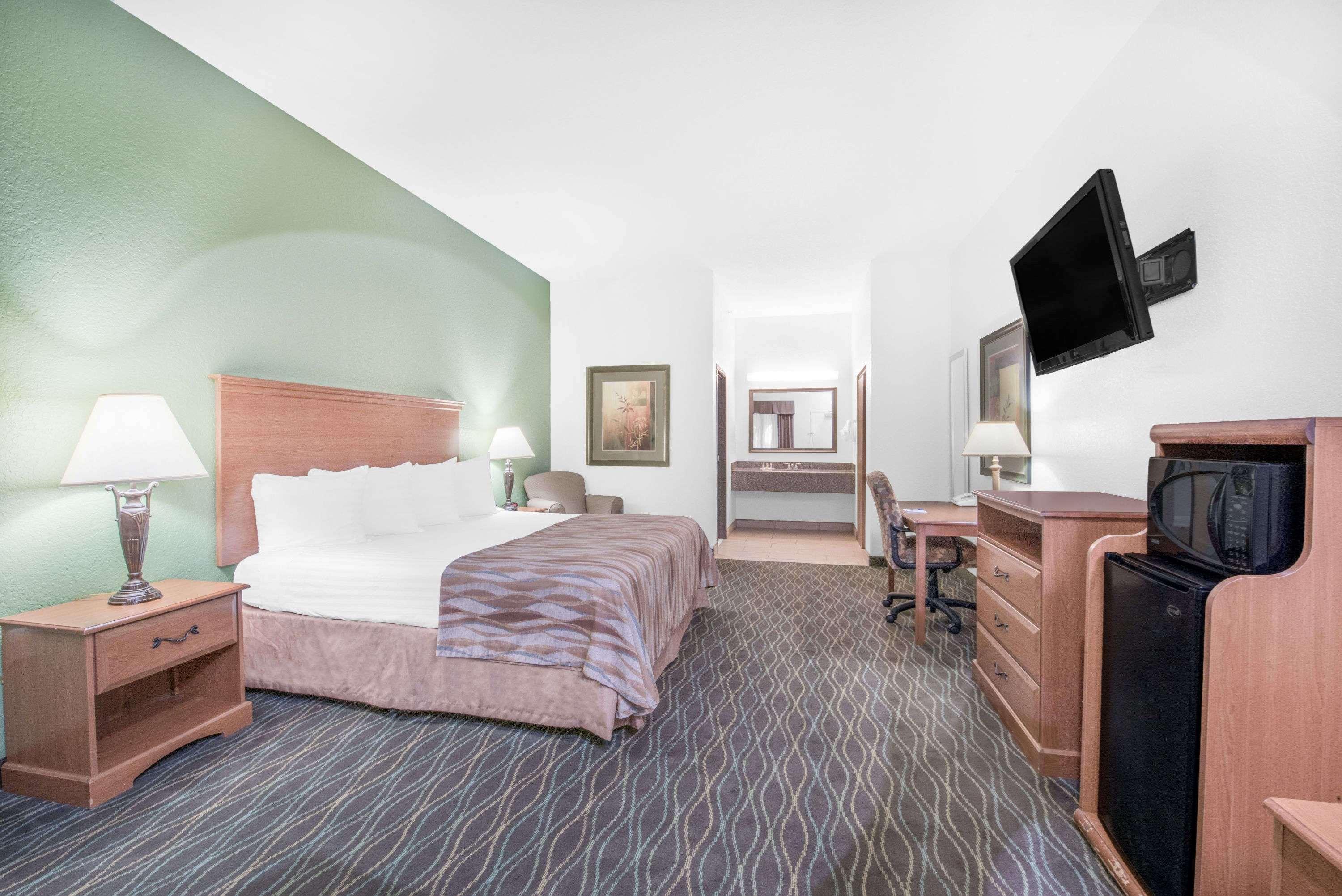 เบย์มอนต์ บาย วินด์แฮม เพียร์ซอล Hotel Pearsall ภายนอก รูปภาพ