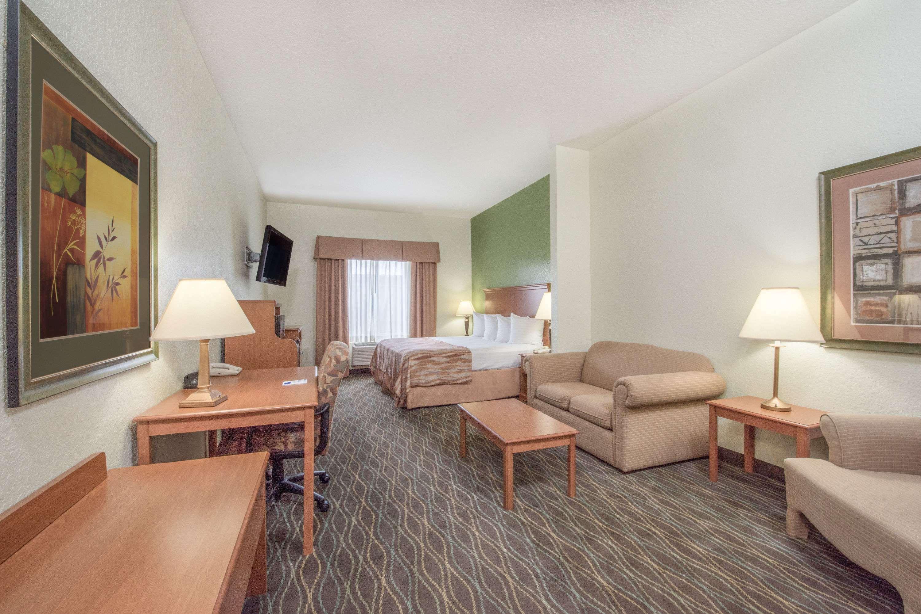 เบย์มอนต์ บาย วินด์แฮม เพียร์ซอล Hotel Pearsall ภายนอก รูปภาพ