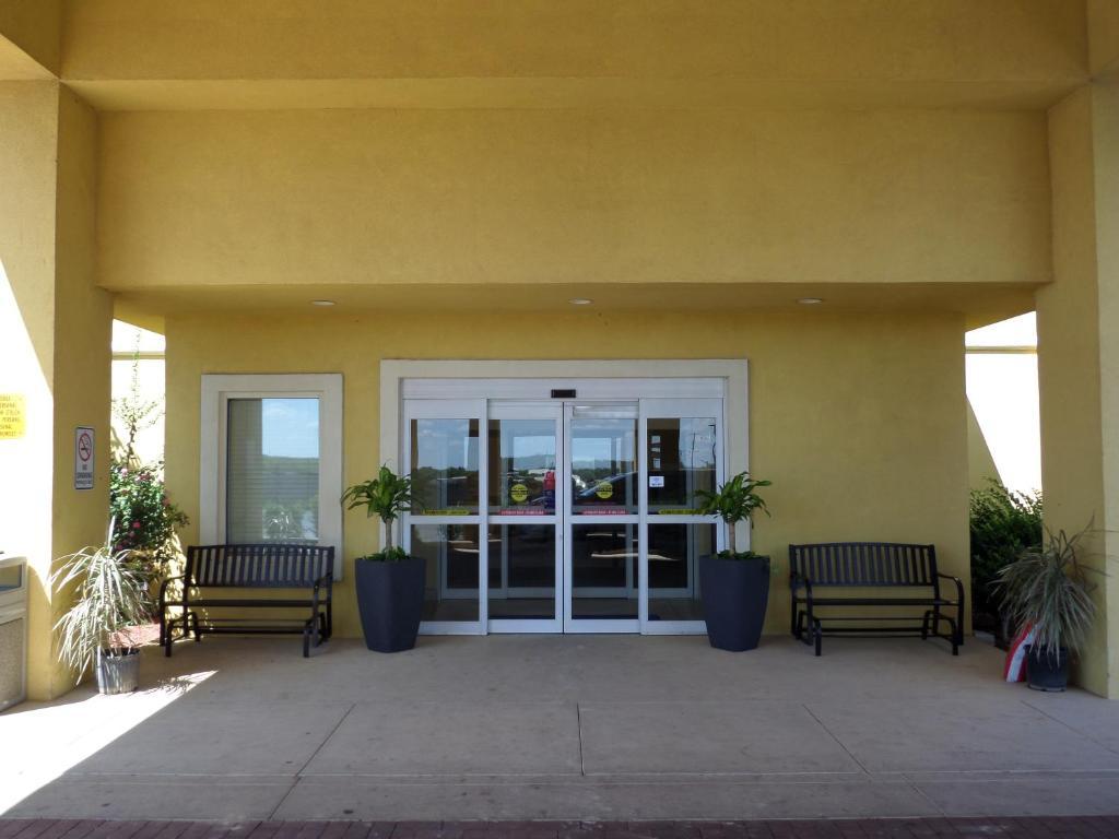เบย์มอนต์ บาย วินด์แฮม เพียร์ซอล Hotel Pearsall ภายนอก รูปภาพ