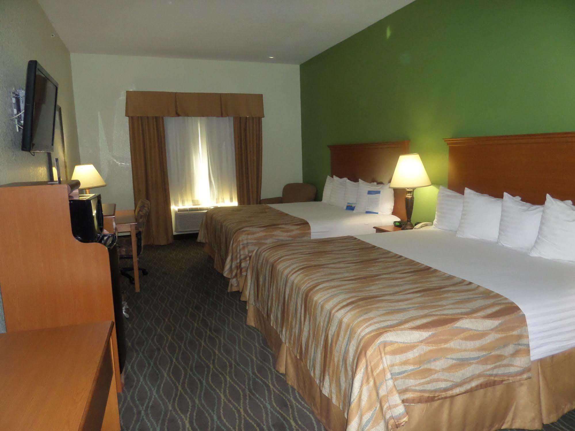 เบย์มอนต์ บาย วินด์แฮม เพียร์ซอล Hotel Pearsall ภายนอก รูปภาพ