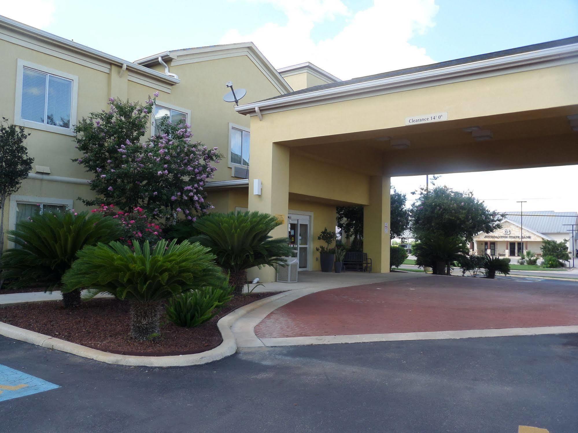 เบย์มอนต์ บาย วินด์แฮม เพียร์ซอล Hotel Pearsall ภายนอก รูปภาพ